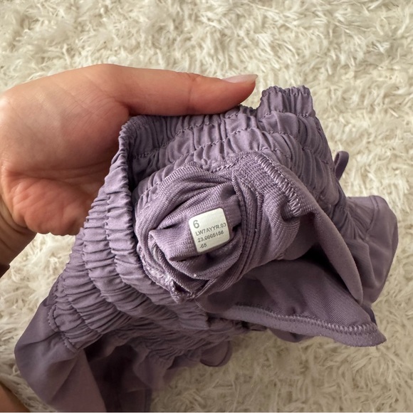 Lululemon Hotty Hot High-Rise Lined Short 2.5" Size 6 Purple Ash - Picture 6 of 6